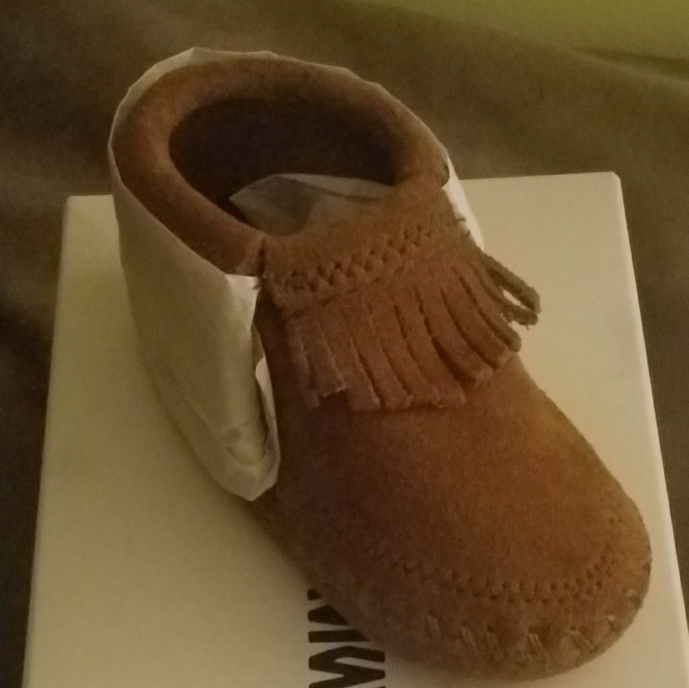 Toddler Minnetonka Riley Booties - Picture 2 of 2
